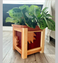 Load image into Gallery viewer, QUILTERS BEARCLAW REDWOOD PLANTER