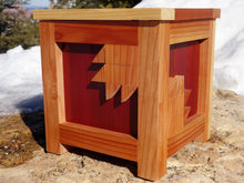 Load image into Gallery viewer, QUILTERS BEARCLAW REDWOOD PLANTER