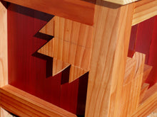 Load image into Gallery viewer, QUILTERS BEARCLAW REDWOOD PLANTER